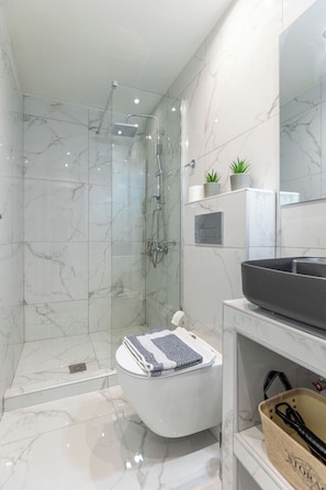 Double Room, City View | Bathroom