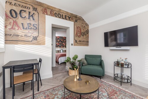 The Oak Rooms - Historic Charm & Luxury