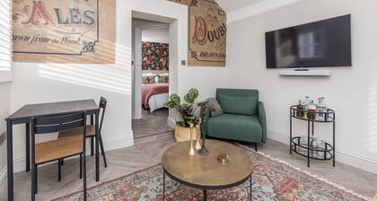 The Oak Rooms - Historic Charm & Luxury