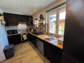 Køleskab, mikrobølgeovn, ovn, kogeplade
