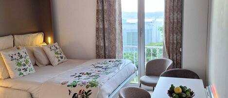 2 室のベッドルーム、デスク、アイロン / アイロン台、WiFi (無料)