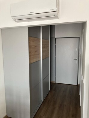 Studio, Multiple Bedrooms, Smoking, Balcony | Interior