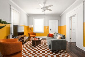 تلفزيون ذكي، مدفأة، ستيريو