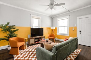 Smart-TV, Kamin, Stereoanlage