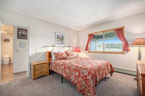 2 habitaciones, escritorio, tabla de planchar con plancha y wifi gratis 