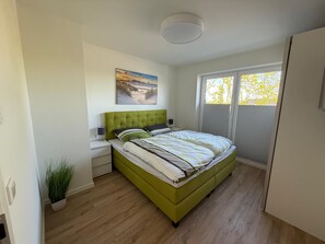 2 bedrooms, iron/ironing board, WiFi - Brand new penthouse vacation apartment "Tom" in Tossens (Butjadingen)