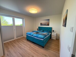 2 bedrooms, iron/ironing board, WiFi - Brand new penthouse vacation apartment "Tom" in Tossens (Butjadingen)