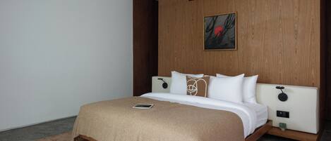 Villa, 2 Bedrooms, Private Pool, Garden View | Desk, laptop workspace, iron/ironing board, free WiFi