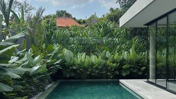 Kolam renang terbuka