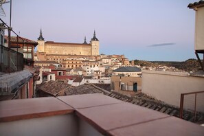Deluxe Double Room, Balcony, City View | In-room safe, desk, laptop workspace, free WiFi - Posada San Ginés (Toledo)