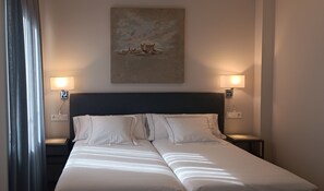 Double Room, 2 Twin Beds | In-room safe, desk, laptop workspace, free WiFi - Posada San Ginés (Toledo)
