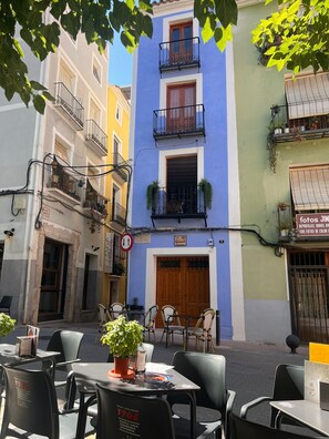 Outdoor dining - Castelar Suite, Villajoyosa Old Town, Seaview (La Vila Joiosa)