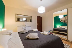 3 bedrooms, iron/ironing board, free WiFi, bed sheets