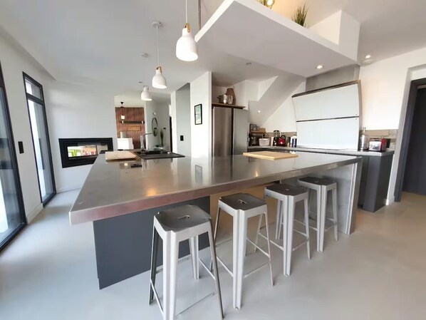 Micro-ondas, fogão, cooktop, lava-louças