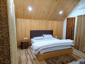 Deluxe Single Room, Balcony, River View | Blackout drapes, iron/ironing board, free WiFi - Blue Sheep Resort & Restaurant  (Dunda)