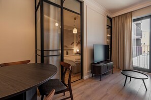 apartman, erkély, kilátással a városra | Nappalirész