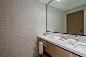Hair dryer, towels - Luxury branded apartment in Dubai Creek Harbour with stunning Creek Beach view. (Dubai)