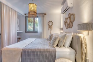 5 bedrooms, iron/ironing board, travel crib, free WiFi