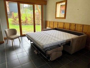 1 bedroom, iron/ironing board, travel cot, free WiFi
