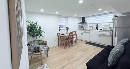 Modern stay Minutes from YYZ and Rogers Centre with own washroom&kitchen
