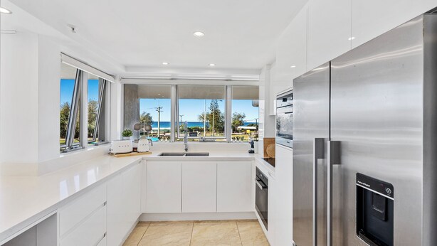 Fridge, microwave, oven, stovetop - Sun-Kissed Escape - Broadbeach Gem (Gold Coast)