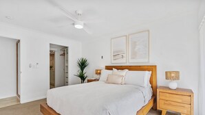 2 bedrooms, iron/ironing board, free WiFi, bed sheets - Sun-Kissed Escape - Broadbeach Gem (Gold Coast)