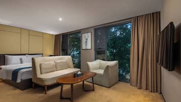 Blackout curtains, soundproofing, iron/ironing board, free WiFi