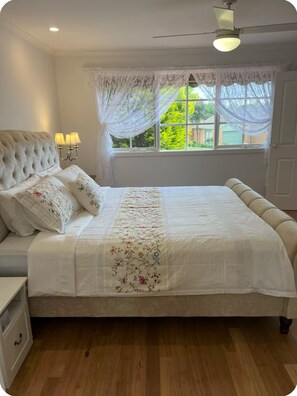 5 bedrooms, iron/ironing board, WiFi, bed sheets