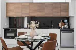 Fridge, microwave, dishwasher, coffee/tea maker