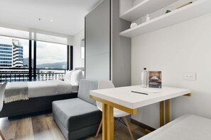 1 habitación, tabla de planchar con plancha, wifi y ropa de cama 