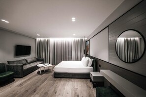 Suite, Balcony, City View | Minibar, desk, soundproofing, free WiFi - Boe Luxury Hotel (Sarande)