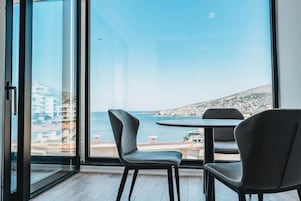 Minibar, escritorio, sistema de insonorización y wifi gratis 