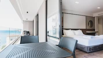 Suite monolocale Superior, vista mare parziale | Balcone