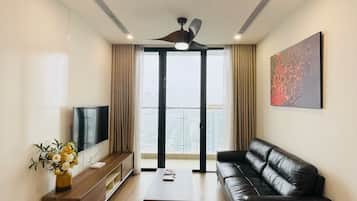 Deluxe Apartment, 2 Bedrooms, Lake View | Living area