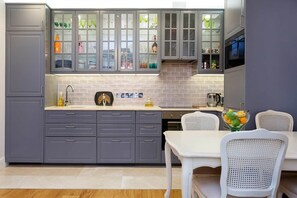 Fridge, microwave, dishwasher, toaster