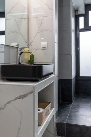 Doppelzimmer, Stadtblick | Badezimmer