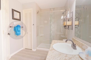 Douche, serviettes fournies
