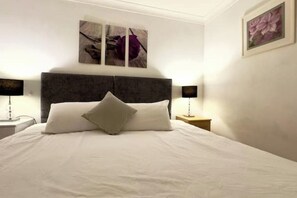 2 habitaciones, tabla de planchar con plancha, wifi y ropa de cama