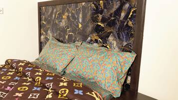 Standard Twin Room | Desk, laptop workspace, free WiFi, bed sheets