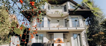 DiamondVilla, 4 bedroom Apartment, garden & spa