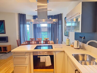 DiamondVilla, 4 bedroom Apartment, garden & spa