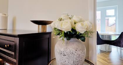 Luxury & Cosy House in Essex! 20 mins from beach and 45 mins to London