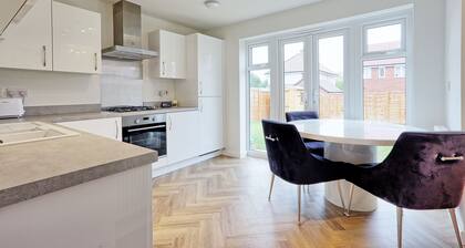 Luxury & Cosy House in Essex! 20 mins from beach and 45 mins to London