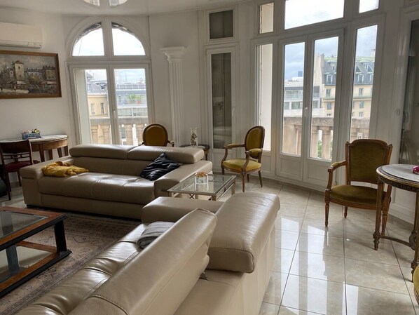 Apartamento | 2 dormitorios y Internet