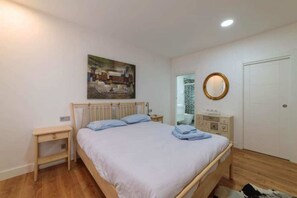 3 soverom, strykejern/-brett, wi-fi (inkludert) og sengetøy