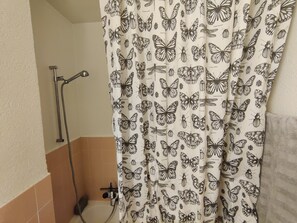 Hair dryer, towels, toilet paper - Cosy Room to the Balcony (15 square meters) (Basel)