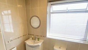 Apartment, 2 Bedrooms | Bathroom - The Fern Two Bedroom Escape (Croydon)