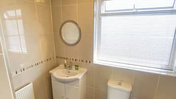 Apartment, 2 Bedrooms | Bathroom