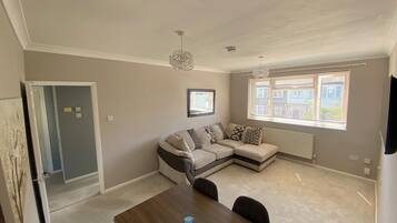 Apartment, 2 Bedrooms | Living room