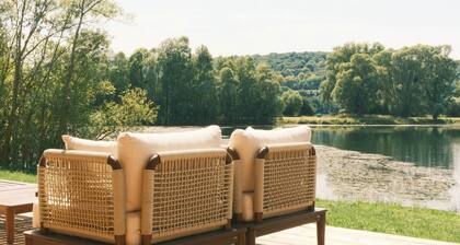 Canadian house on stilts - Lakeside